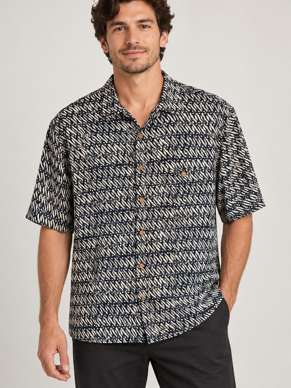Roundtree & Yorke Navy and Cream Patterned Short-Sleeve Button-Down Shirt